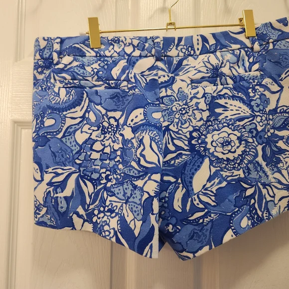 Lilly Pulitzer Blue Floral Women's Shorts - Picture 3 of 4